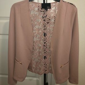 Dusty pink light blazer with floral engravings